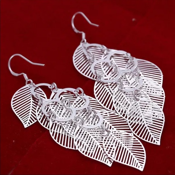 🌟 Leaves Earrings - Picture 3 of 6